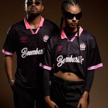Camiseta Boombastic x Umbro Negra